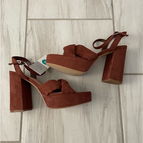 a new day Shoes - 🤎NWT Platform Suede Heels🤎